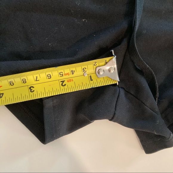 ✨Free with Purchase✨ Underarmour athletic shorts - Picture 5 of 5